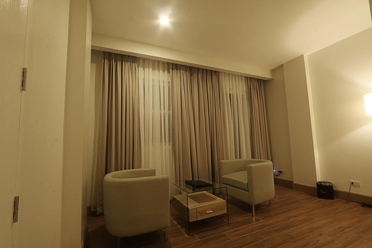 Hotel Carlito Tagaytay Тагайтай Экстерьер фото